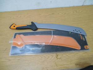 lot 20 image: Fiskars Machete (24 in.)