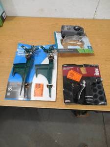 lot 26 image: Assorted Lot  hand tools  garden lot