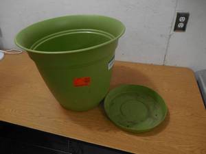lot 76 image: Belle 20 in. Dia. Peridot Green Plastic Planter with Attached Saucer