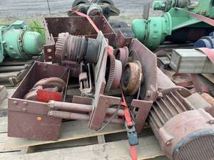 lot 8 image: Wire Rope 1 Ton Hoist with Power Trolley