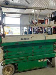 lot 5 image: 2005 JLG 2632E2 Scissor Lift