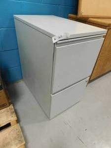 lot 165 image: Small File Cabinet - 15.5(w) x 28(h) x 24(d