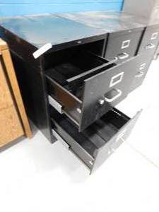 lot 169 image: 3 - HON File Cabinets - 18.25 (w) x 29(d) x 25(d)