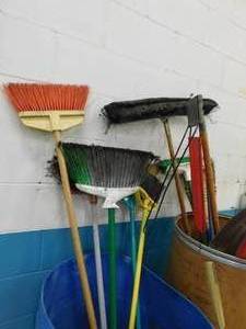 lot 176 image: Misc. Lot of Cleaning Supplies