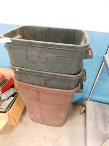 lot 178 image: 3 - Rubbermaid Garbage Bins