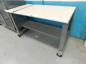 lot 181 image: Rolling Work Bench - 60(w) x 37(h) x 30(d)