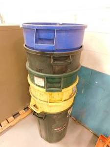lot 185 image: 6 - Garbage Bins