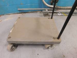 lot 189 image: Small Rubbermaid Utility Cart - 18 x 23