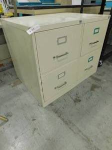 lot 213 image: 2 - Small File Cabinets - 18(w) x 27.5(h) x 25(d)