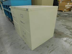 lot 237 image: 2 - Small File Cabinets - 18(w) x 27.5(h) x 25(d)