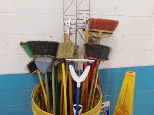 lot 266 image: Misc. lot of Cleaning Items