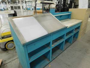 lot 290 image: Wood Work Bench with Light