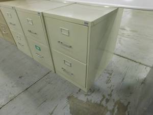 lot 293 image: 3 - Small File Cabinets - 18(w) x 27.5(h) x 25(d)