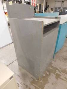 lot 294 image: Wood  Bench - 25(w) x 39.5(h) x 24(d)