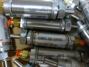 lot 329 image: 24 - NEW SMC Air Cylinders