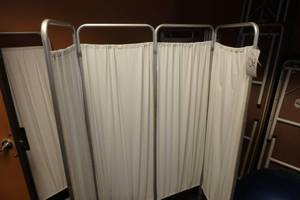 lot 75 image: Mobile changing room curtain