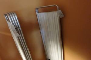 lot 78 image: Mobile changing room curtain