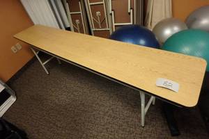 lot 82 image: Classroom Table