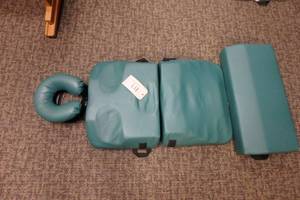 lot 111 image: Body cushion set