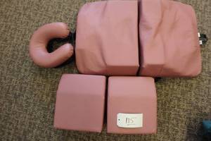 lot 115 image: Body cushion set