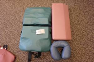 lot 116 image: Body cushion set