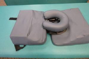lot 117 image: Body cushion set