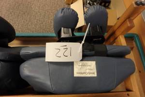 lot 122 image: Body cushion set