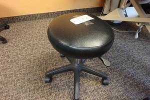 lot 177 image: Rolling stool