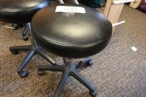lot 180 image: Rolling stool
