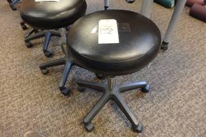 lot 184 image: Rolling stool