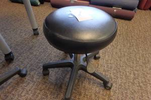 lot 186 image: Rolling stool