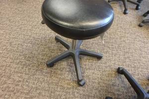 lot 188 image: Rolling stool