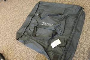 lot 190 image: Master Massage Table bagbackpack