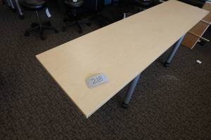 lot 218 image: Classroom Table