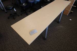 lot 221 image: Classroom Table