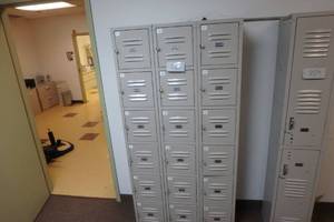 lot 260 image: Lockers (18 unit)