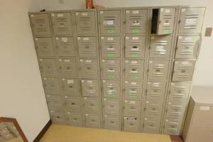 lot 280 image: Lockers, one piece