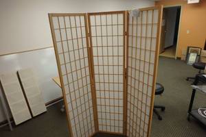 lot 319 image: Wooden 3-panel divider