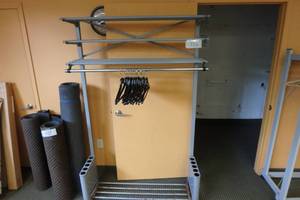 lot 326 image: Coathatumbrella rack