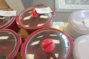 lot 348 image: (2) Rival crock pots
