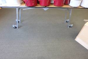 lot 365 image: 8 folding classroom table
