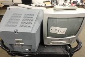 lot 441 image: Sylvania VHSTV, Insignia DVDTV