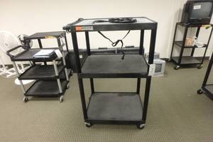 lot 443 image: Large AV cart