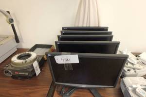 lot 450 image: (5) Flat Screen Monitors