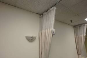 lot 498 image: Divider curtain