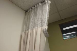 lot 499 image: Divider curtain