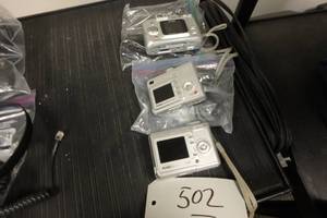 lot 502 image: (3) Kodak Easy Share cameras