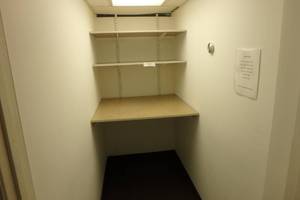 lot 505 image: Shelf