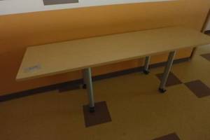 lot 529 image: DesQ Classroom table