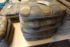 lot 568 image: (8) Floor cushions